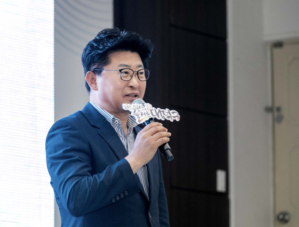 최충규 대덕구청장이 28일 구청 청렴관에서 열린 민선 8기 출범 1주년 기념식에서 인사말을 전하고 있다.