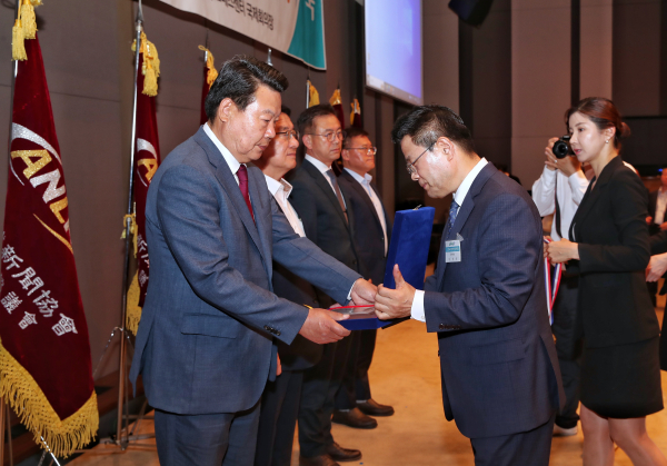 오성환 당진시장 행정대상 수상 모습