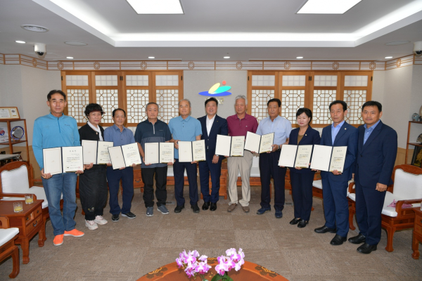 제1회 상수원보호구역 주민지원사업 추진위원회 위촉식 기념촬영