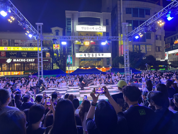 지난달 30일 신부문화공원에서 열린 천안스트릿댄스페스티벌 진행 장면/천안시 제공