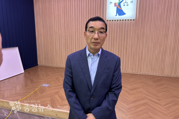 김광신 대전 중구청장(66)이 30일 열린 공직선거법 위반 항소심에서 당선무효형을 받은 뒤 기자들과 만나 상고 계획을 밝혔다.<br>