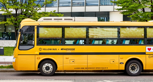 한국타이어 어린이 교통안전 캠페인 슬로건 부착 통학 차량