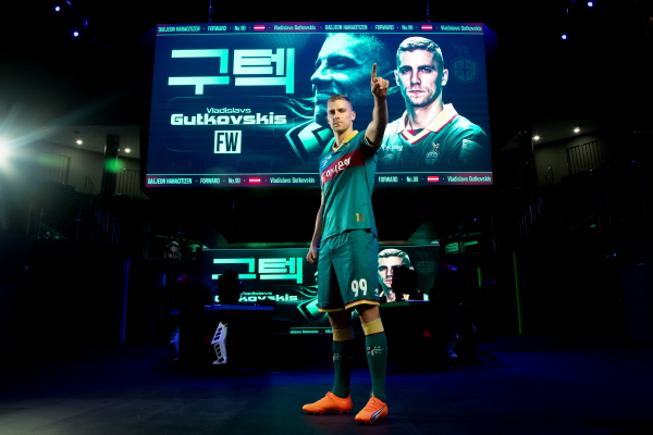 공격수 구트코프스키스 영입