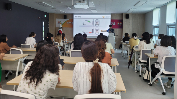 11일 서산시 가족센터에서 열린 아동학대 예방을 위한 부모교육 모습