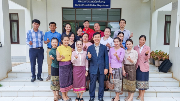2차 과정에 참석하는 학생들과 기념사진(앞줄 왼쪽에서 3번째 구호림 교수)