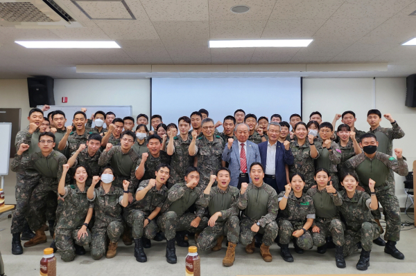 대전대 남상호 총장, 학군단 ‘하계입영훈련’ 격려 방문 단체사진