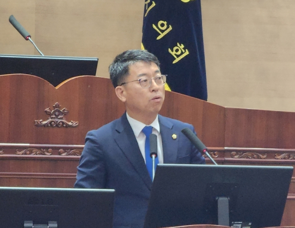 5분 발언을 하는 이종담 의원/박동혁 기자