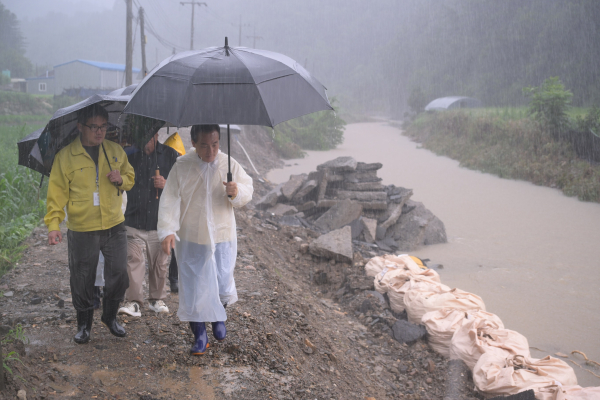 벌곡면 수해현장 찾은 백성현 시장