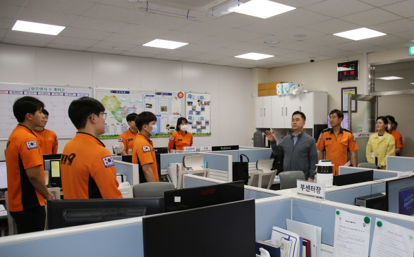 김종민 국회의원, 비상근무 직원 격려차 계룡소방서 방문 모습