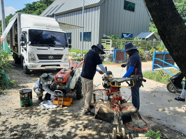 침수 농기계 무상 점검·수리 모습