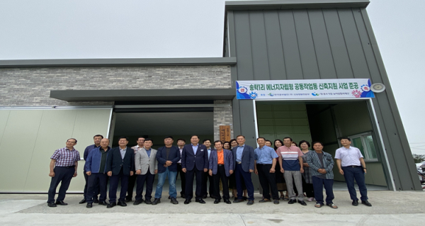 송학 1리 에너지자립형 공동작업동 신축 지원사업 준공 제막식 후 기념사진