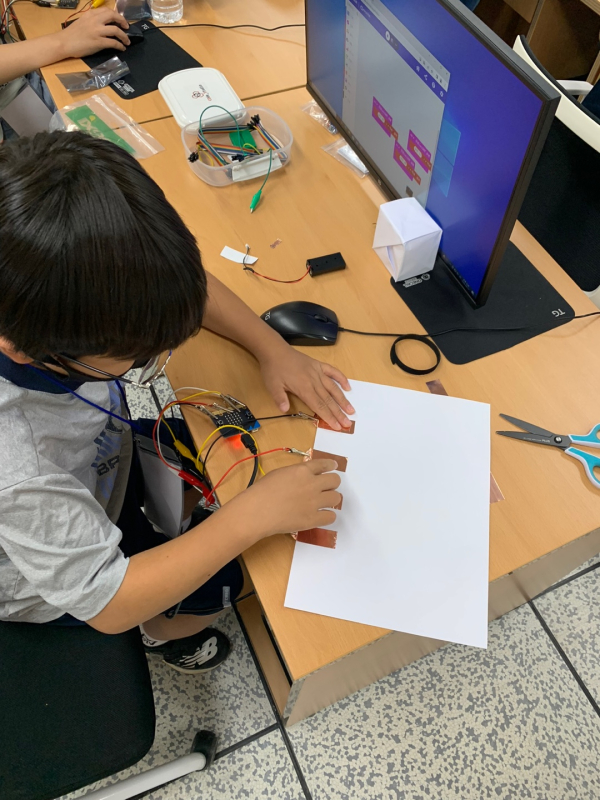 지난 한밭대학교 제33, 34회 청소년 로봇캠프에서 진행한 교육 프로그램 모습