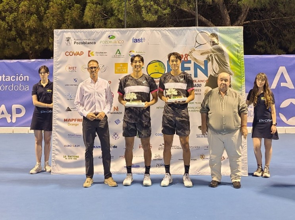 왼쪽 네번째 남지성 선수