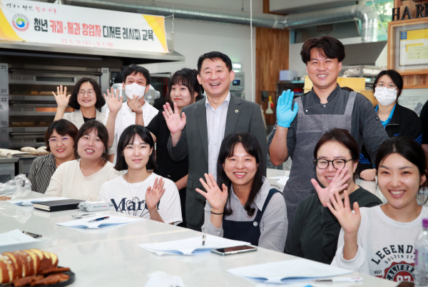 대전 서구 청년 카페제과 창업자를 위한 디저트 레시프 교육 장면