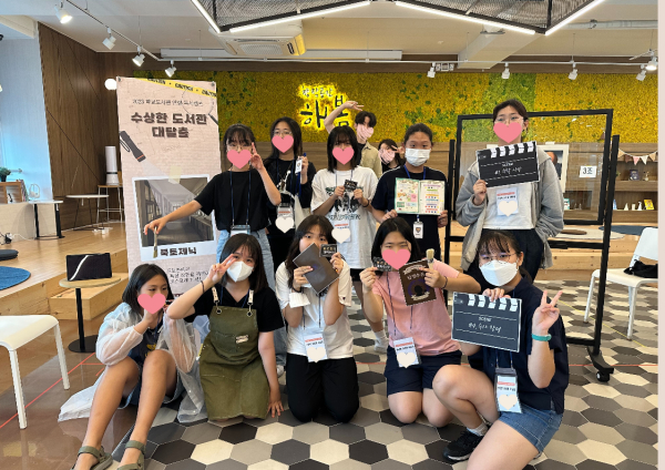 지난 25일,  2023년 학교도서관 연합 독서캠프 진행 단체사진