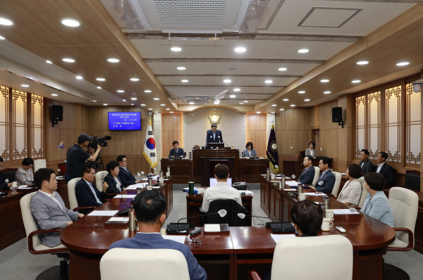 홍성군의회가 제297회 임시회 폐회를 선포했다