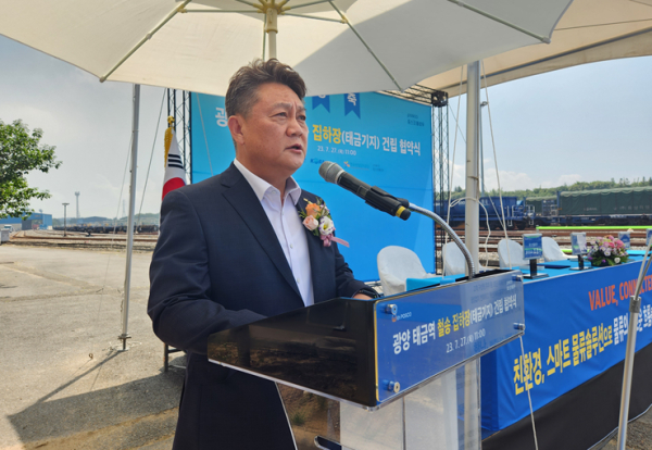 인사말을 하고 있는 국가철도공단 유성기 호남본부장