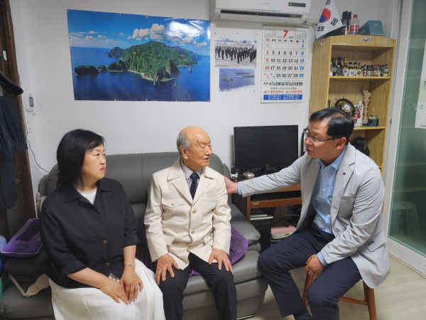 참전 영웅 제복 입혀드리기 및 폭염 대비 위문 실시