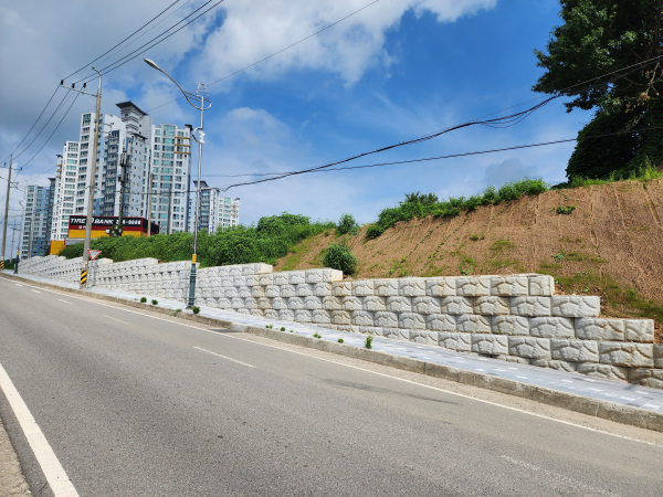 준공된 보행로 모습