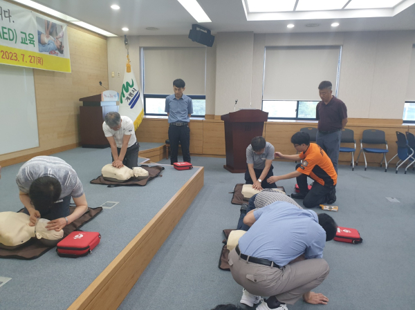 심폐소생술 교육 실습 모습