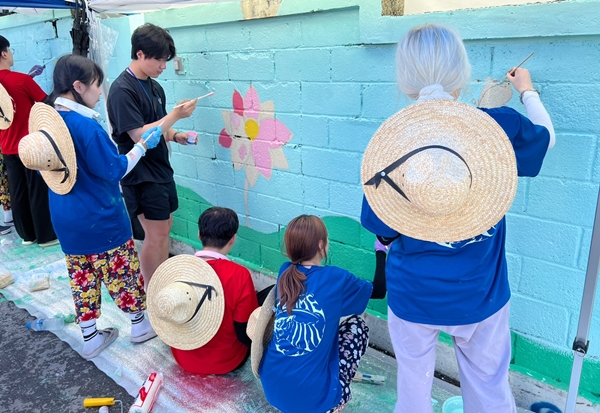 학회연합회 벽화봉사활동 모습