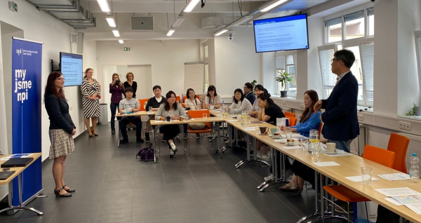 세종시 교원들이 평화‧통일 교육 연수에 참여하고 있다.