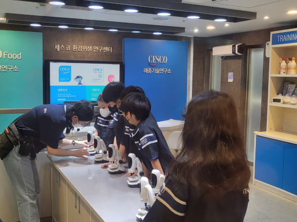 다문화·탈북 초등학생 진로·직업 캠프 진행 모습