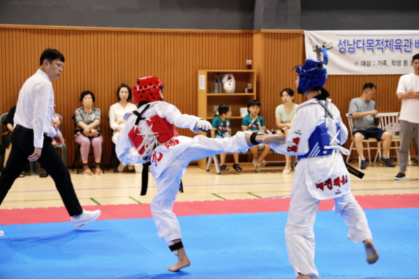 지난 13일 성남다목적체육관에서 대전시 자매도시인 중국 선양시와 청소년 태권도-우슈 친선 교류전을 개최했다.