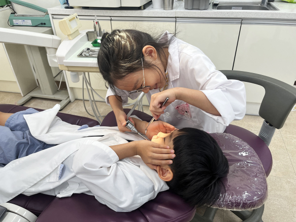 여름방학 가족 구강건강캠프(의사 환자 역할놀이)