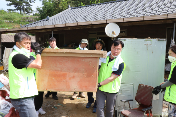 수해피해 현장 봉사 모습