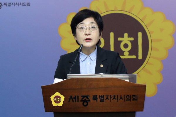 의정브리핑 하는 이순열 세종시의회 의장