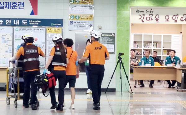 23일 갈마역에서 열린 지하철 테러 대비 훈련 실시 장면
