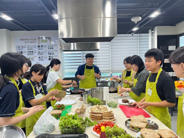 사회적협동조합 혁신청(대표 김영진)과 비건쿠킹클래스 ‘길러서 채식한입’ 진행