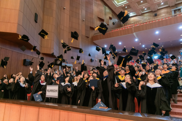 ‘2022학년도 후기 학위수여식’ 기념사진