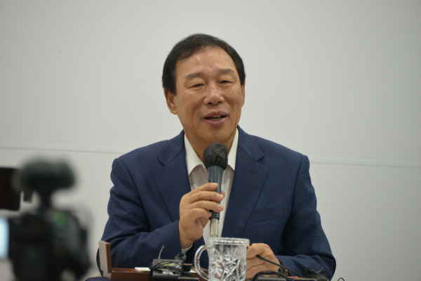 기자감담회 하는 최민호 세종시장