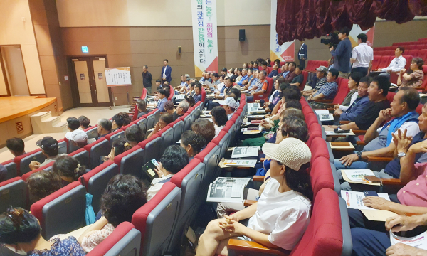 30일 농업기술센터에서 열린 ‘소통과 화합, 만남의 자리를 위한 귀농‧귀촌인과 지역 선도농 특별교육’ 모습