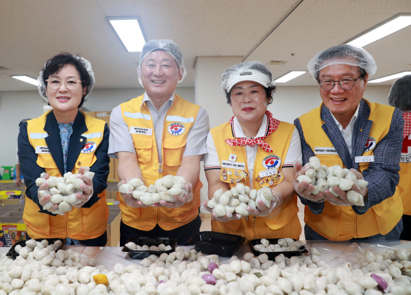 11일 구청 다목적실에서 열린 사랑의 송편나눔 행사 장면