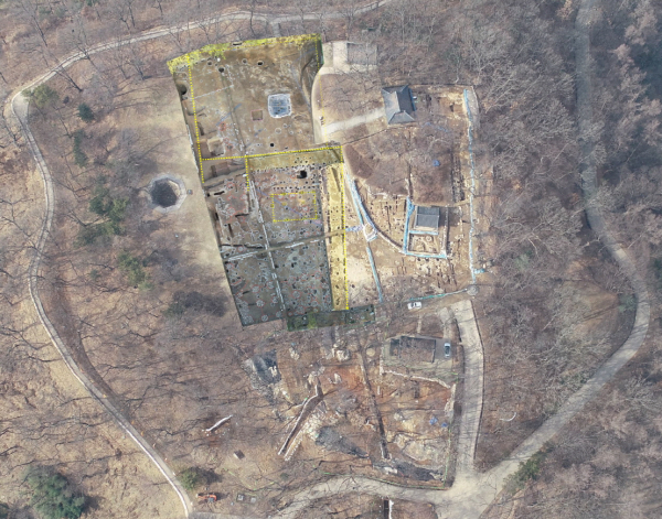 공산성 발굴조사 사진 (추정왕궁지 전경과 출입시설)