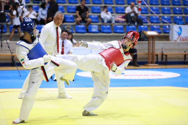 이서진 16강전 이서진(오른쪽), 이란선수(왼쪽)