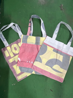 서구 폐현수막을 재활용한 Waste Bag 사진