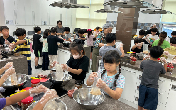 지난 13일 서산시 농업기술센터 농업인교육관에서 열린 농촌체험 홍보전 모습