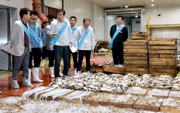 김동일 보령시장 위판장 방문 사진