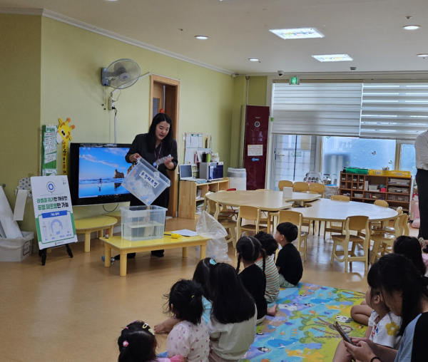 14일 다밀어린이집에서 진행한 2023년 하반기 찾아가는 어린이 재활용 교실 교육장면