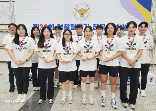 서산시청 사격팀 기념촬영 모습(왼쪽부터 소승섭, 김희선, 박해미, 오정은, 방재현, 유현영, 박성현, 이은서, 최보람, 김예슬, 강준기, 정미라, 김기원)