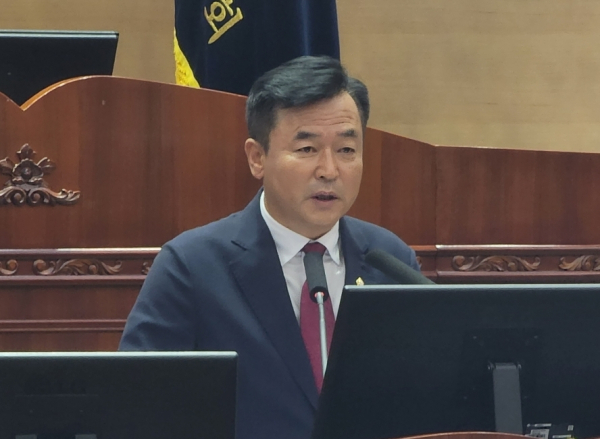 5분 발언을 하는 강성기 천안시의원/사진=박동혁 기자