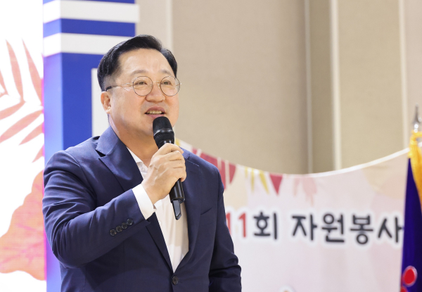 대전시 자원봉사자, 제11회 어울림 한마당에서 축사하는 이장우 시장