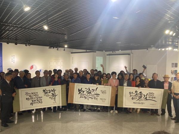 지난 14일, ‘대전 문인 탄생 백주년 기념전’ 개막행사 모습