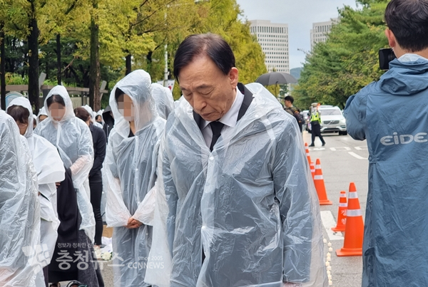 대전 초등교사 추모제에 참석해 묵념하는 설동호 교육감