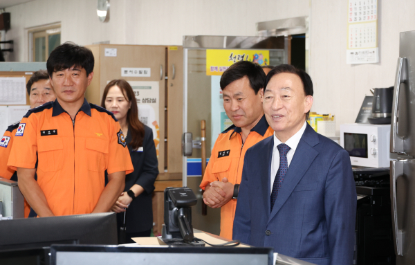 추석명절 맞이 둔산소방서 위문 방문한 설동호 교육감 모습