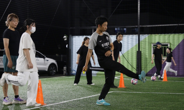 축구 클리닉 진행 장면/충남아산FC 제공